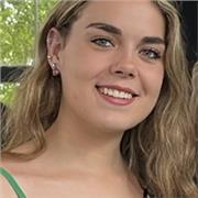 Chica extrovertida con ganas de ayudar a la gente